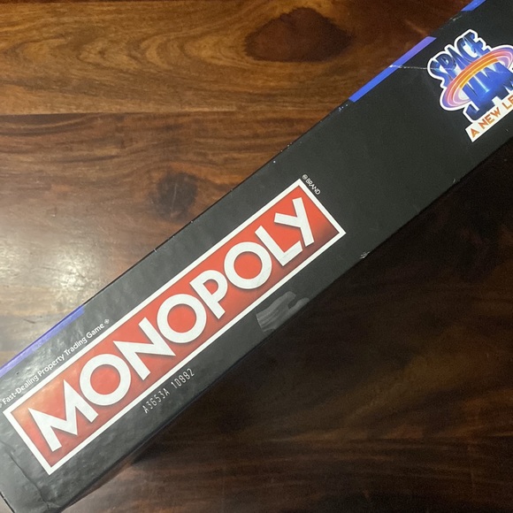 Monopoly Space Jam A New Legacy Edition Family Board Game - Picture 10 of 11